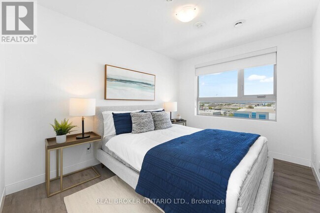 Photo - 100 Manett Crescent