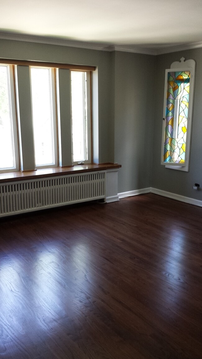 Building Photo - 6671 W Devon Ave Unit 2 East Rental