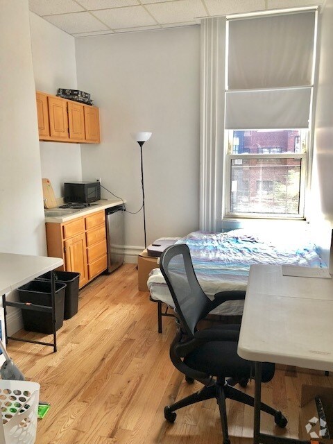 Building Photo - 389 Beacon St Rental