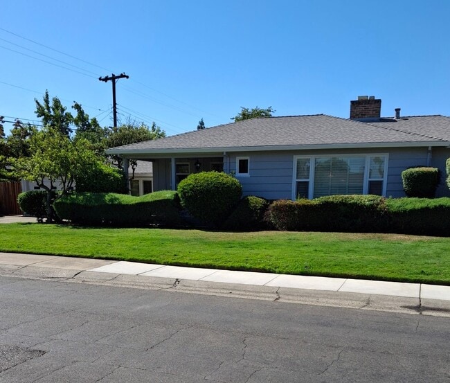 COMING SOON!!! 3 BEDROOM 2 BATH IN HOLLYWO... - COMING SOON!!! 3 BEDROOM 2 BATH IN HOLLYWO... House