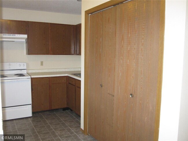 Photo - 1380 Heritage Dr