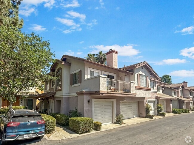 Building Photo - Great 2B/2BA+Bonus Room Townhome in Carmel...