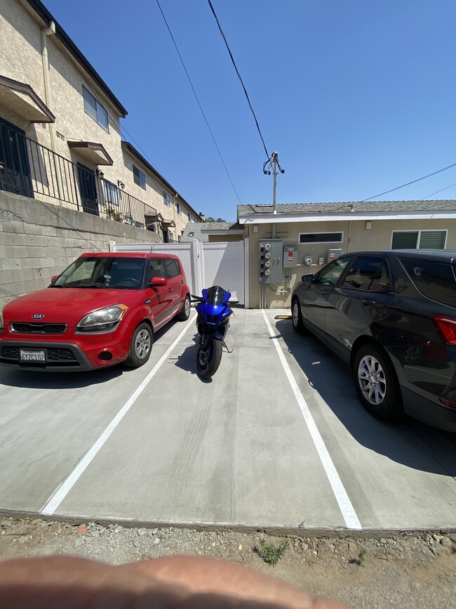 Building Photo - 549 E Tujunga Ave Unit 549 e Tujunga Ave