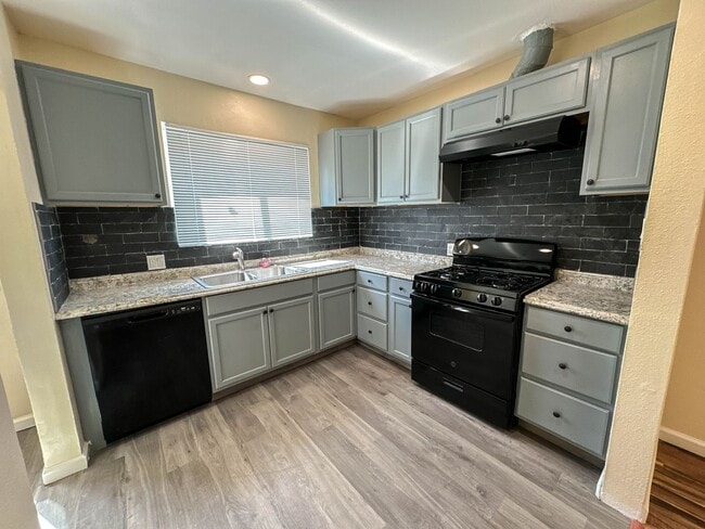 Photo - 2 Bedroom Home For Rent in North Hollywood!