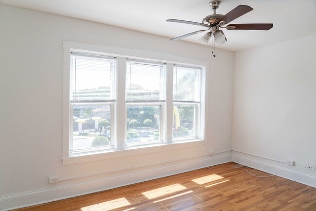 Photo - Albany Park - 1 Bed / 1 Bath - Dog Friendly! Unidad 3842-306