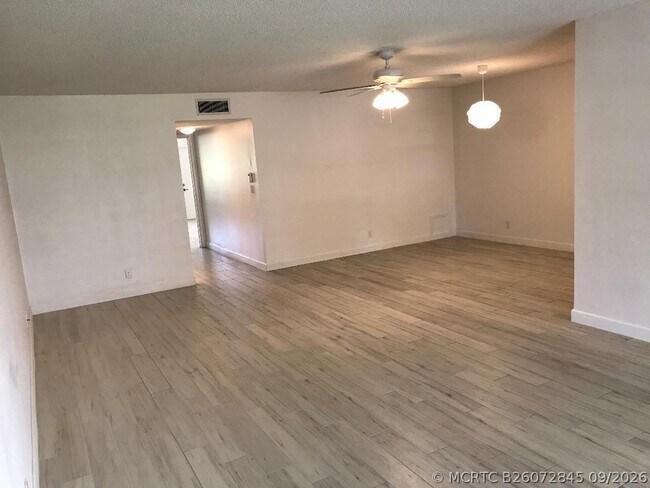 Photo - 1387 High Point Way NW