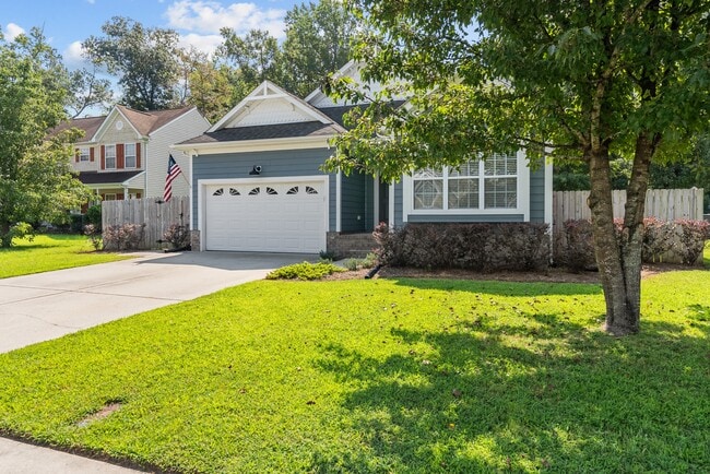 Photo - 2560 Golden Maple Dr