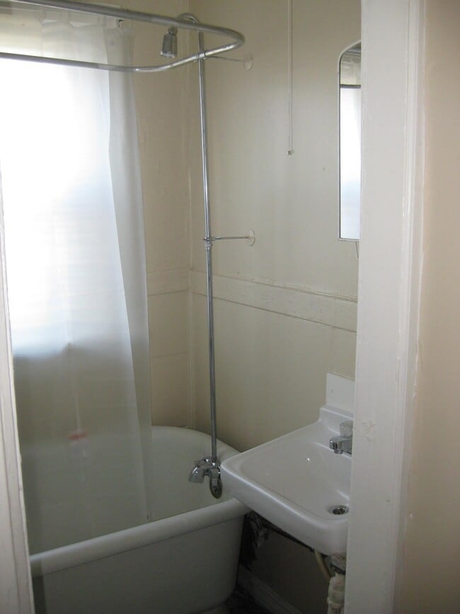 Photo - Brentwood Plaza