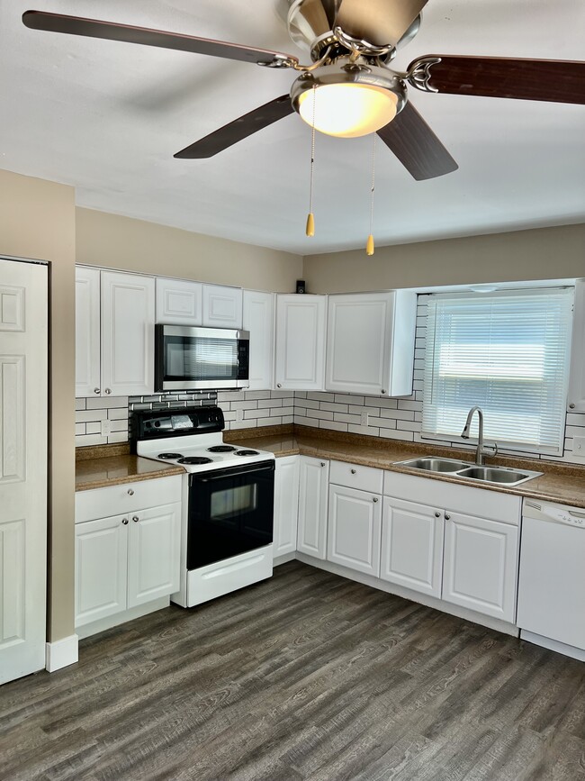 Photo - 918 Badger Ln Townhome