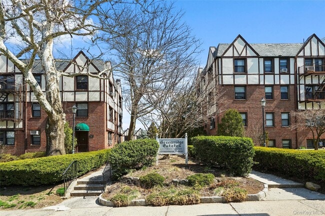 Building Photo - 3 Greenridge Ave Unit B8