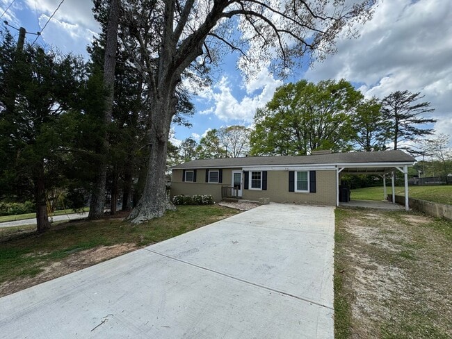 Building Photo - 3 Bd 2 Bath Home WITH A MONTHLY DISCOUNT!