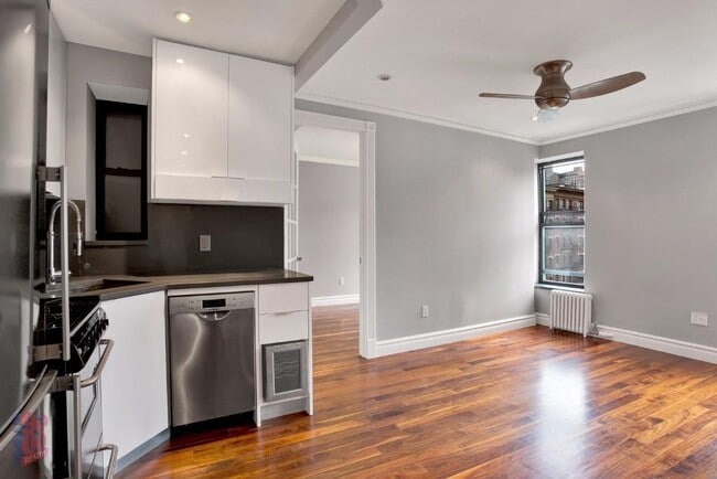 Building Photo - 1590 Lexington Ave