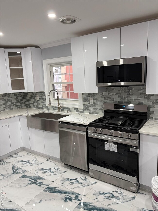 Photo - 98-29 Albert Rd