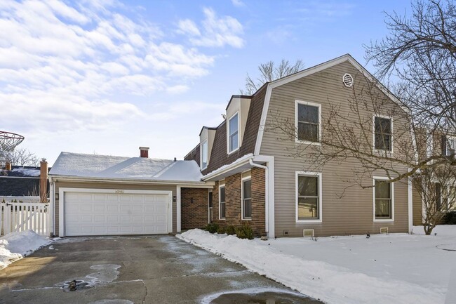 Building Photo - Updated 2-Story Home in Desirable Deerpath Subdivision - Available Immediately.