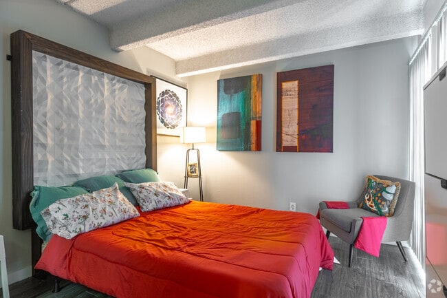 1BR, 1BA - 734SF - Bedroom - The Pearl at Midtown