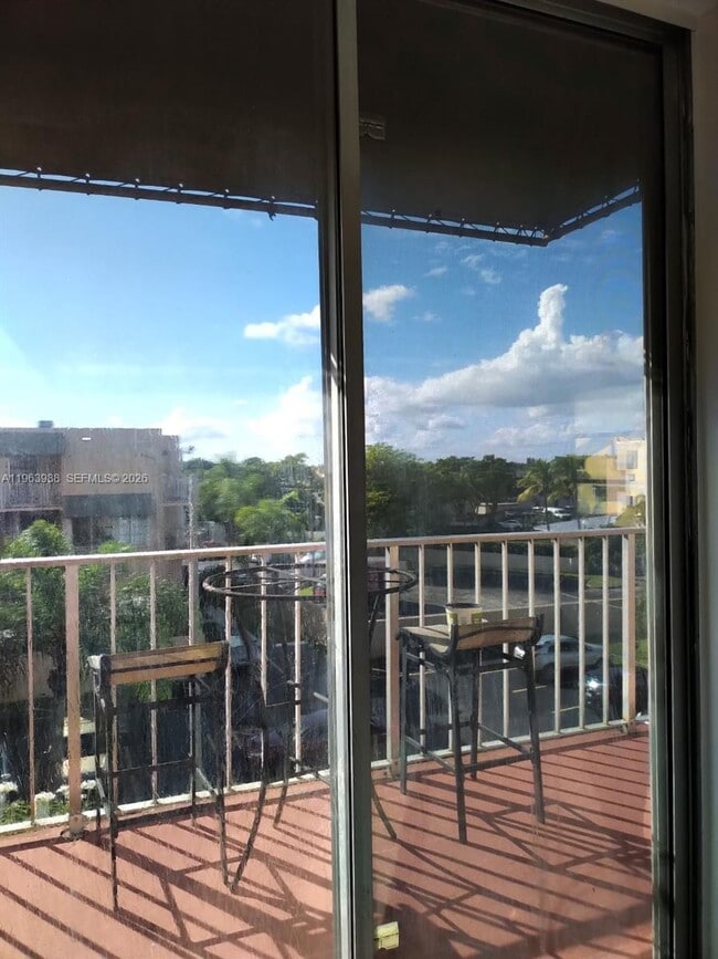 Building Photo - 10700 SW 108th Ave Unit C416