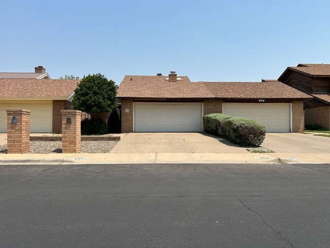 Building Photo - Two Story Townhouse in Esmond Estates