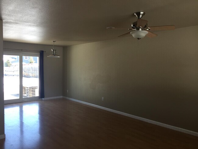 Photo - 441 Country Club Ln