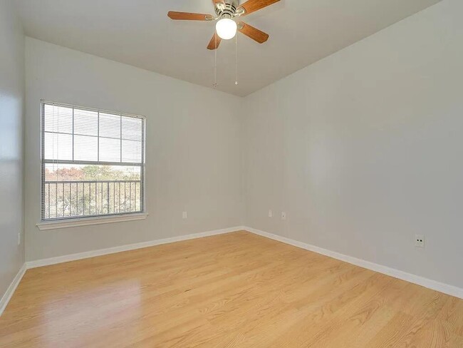 Photo - 2320 Gracy Farms Ln Unit 932