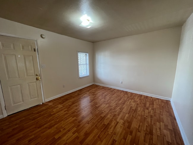 Building Photo - 403 Centre St