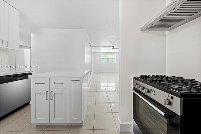 1300 Lincoln Rd Unit D204