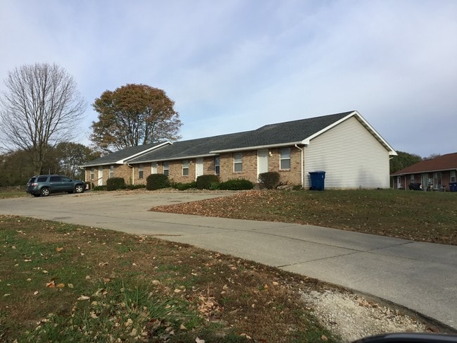 Raintree Village Apartments - Raintree Village Apartments