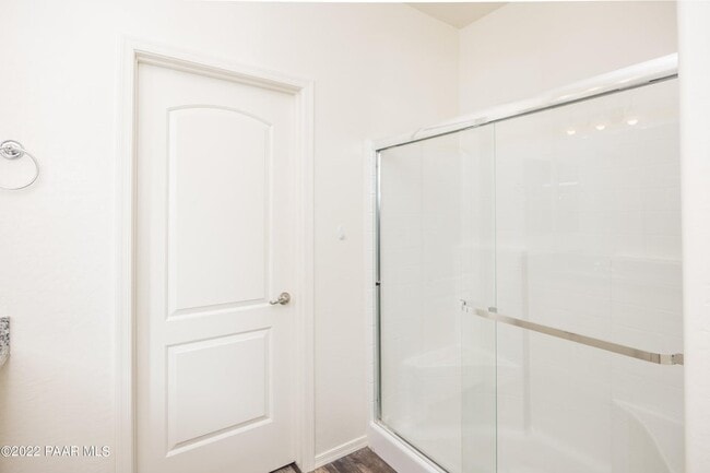Photo - 1385 Warbler Wy