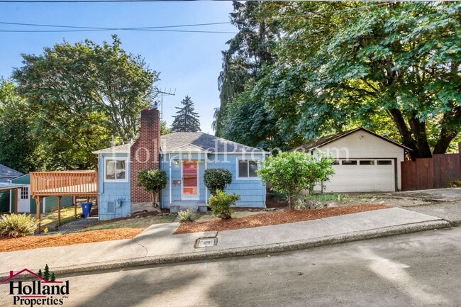 Building Photo - Charming 3-Bedroom Home in Highly Walkable Milwaukie Neighborhood!