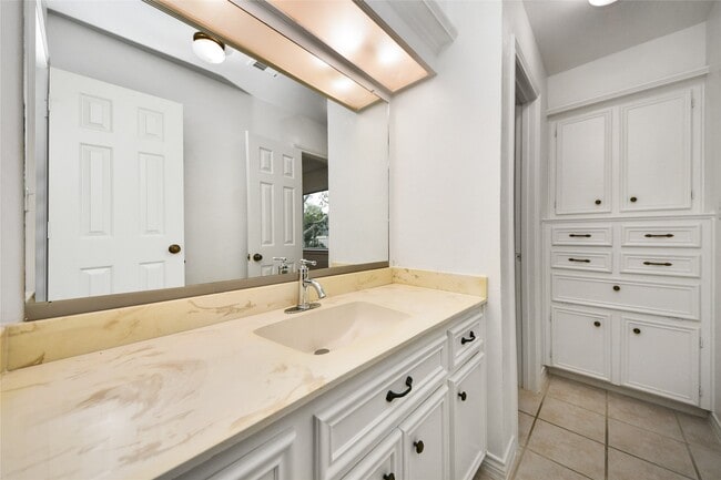 Photo - 1407 Sherfield Ridge Dr