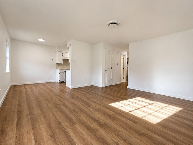 Building Photo - 1017 S 22nd St Unit 4