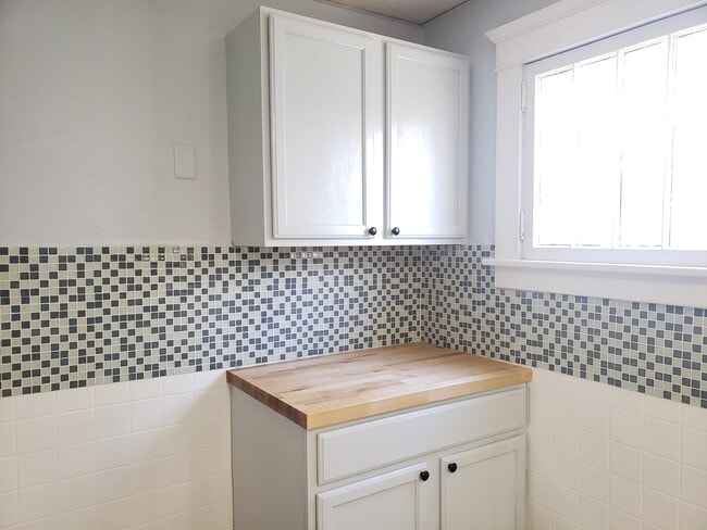 Building Photo - 423 Steward Ave Unit A