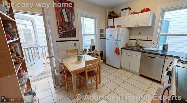 Building Photo - 378 Washington St Unit #2