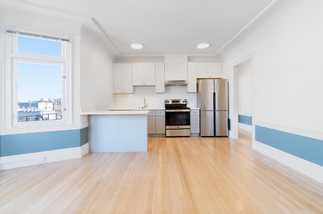 Photo - 670 Lombard St Unit .