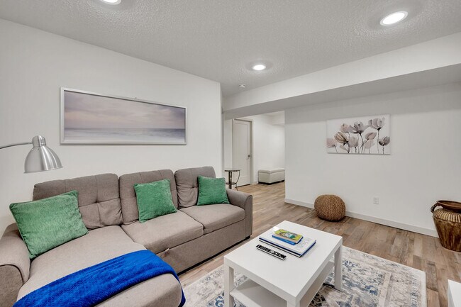 Photo - 11817-11821 21 Ave SW Unit SI ID1564648P