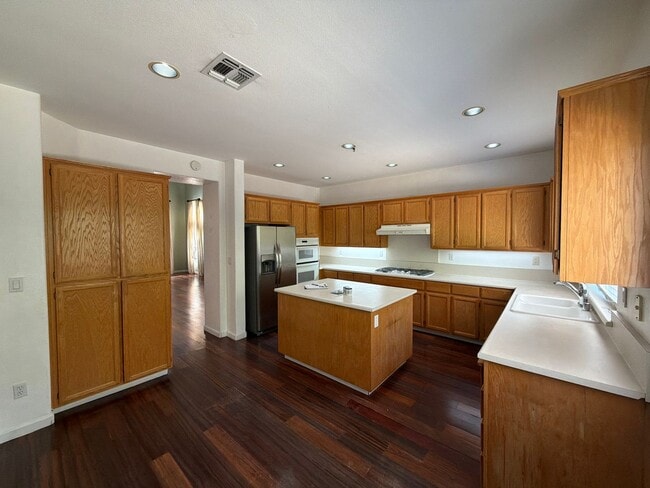 Photo - 709 Black Oak Way