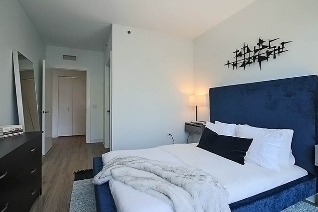 Photo - 848 W Van Buren St