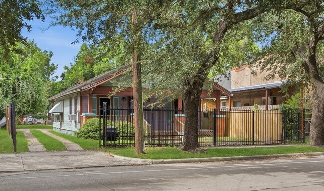 Photo - 5005 Lyons Ave