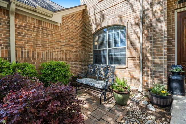 128 Las Colinas Dr
