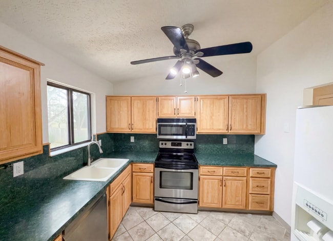 Photo - 6628 Brock St