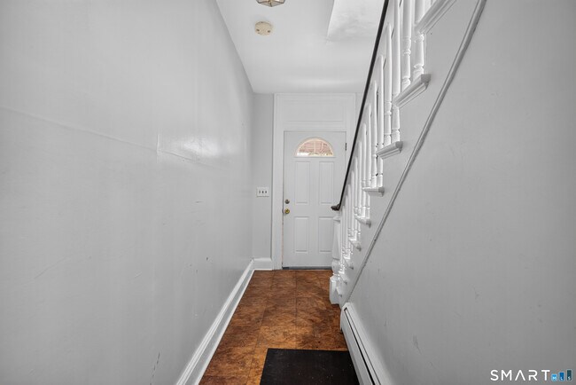 191 Willow St Unit (First Floor)