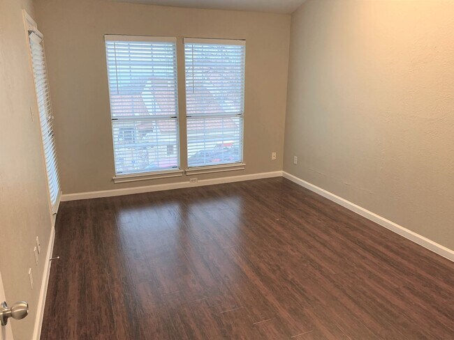 Photo - 3323 Augusta Blvd