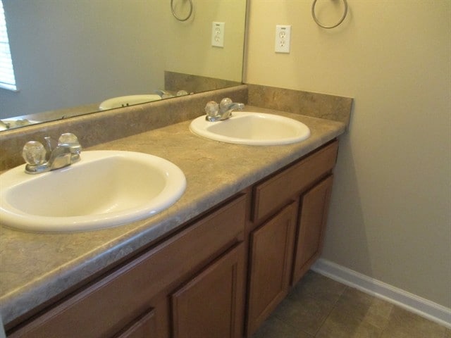 Photo - 611 Westbury Way