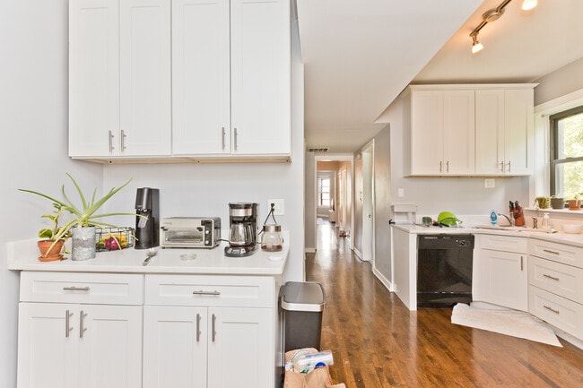 Photo - 3253 N Kenmore Ave Unit 3