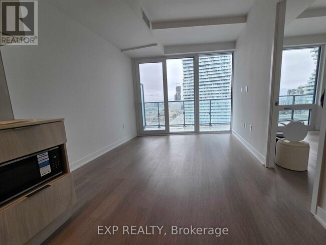 Photo - 448 Burnhamthorpe Rd W Unit 1306