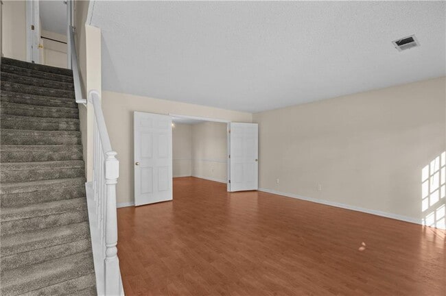 Photo - 2155 Southbrook Ridge NW