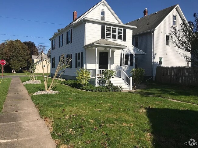 Building Photo - 17 Walcott St Rental