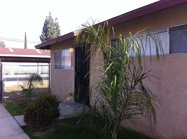 Building Photo - 630 33rd St Unit D