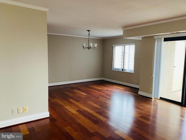 Photo - 205 Yoakum Pkwy Unit 1709