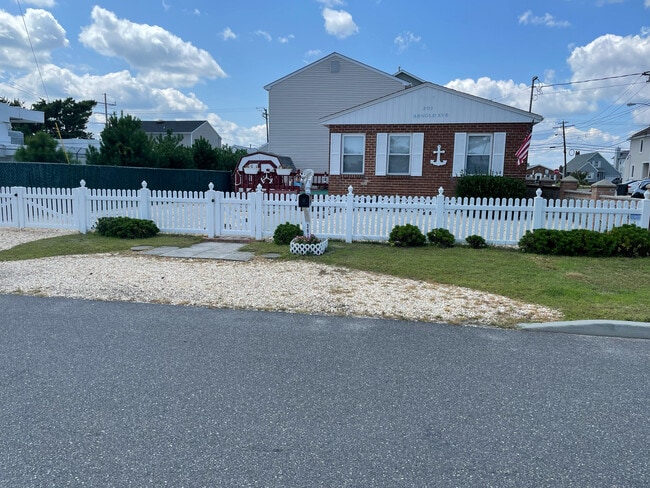 Photo - 301 Arnold Ave