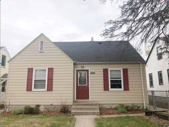 Building Photo - 2841 Dakota Ave S
